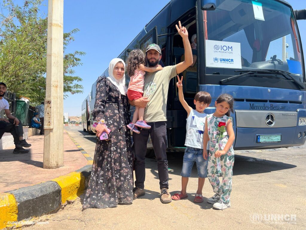 A Syrian family returning home to Syria after years in exile. ©UNHCR/Shawkat Al Harfous