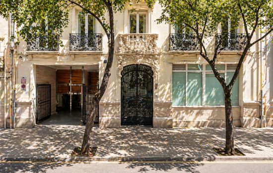 Fachada en la calle Cirilo Amorós de València.
